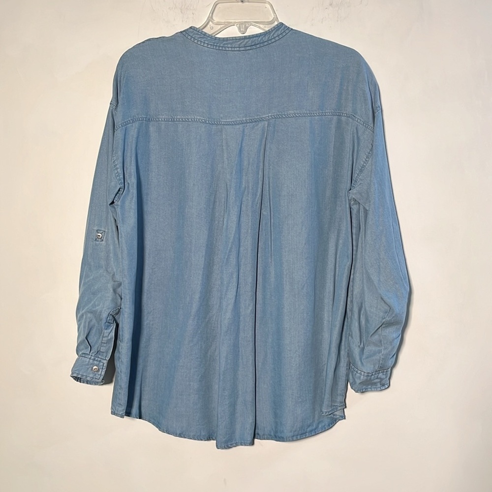 ZARA Boyfriend Shirt Casual Boho Coastal Denim Chambray V-Neck Tab SLV Tencel M - Picture 3 of 16